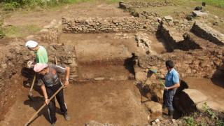 Откриха бронзови съдове по време на разкопки край Нова Загора