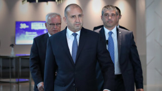 Движим се по Конституция Това каза държавният глава Румен Радев