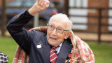  Рицарско звание за 100-годишния деец Том Мур, събрал 33 млн. лири за английските лекари 