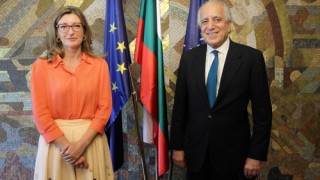 Захариева се срещна със специалния представител на САЩ за Афганистан