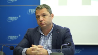 Делян Добрев подаде заявление за прекратяване на правомощията му като