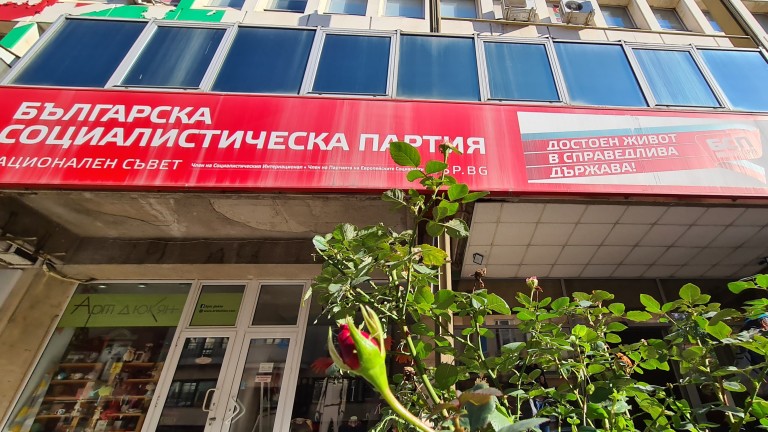 Евродепутати от БСП тръгнаха да опровергават Нинова