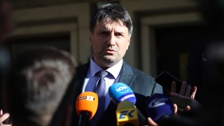 Административни санкции за родителите на децата, покатерили са на кран в София
