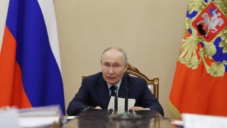 Руският президент Владимир Путин нареди анексираните от Русия Крим и