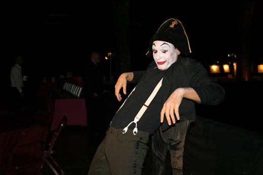 Пантомимен спектакъл от Красимир Аврамов