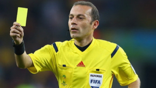 Арбитърът Джунейт Чакър ще ръководи полуфиналния мач реванш от Шампионска