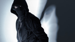 Маскирани нападатели са пребили крайнодесен кандидат по време на предизборната