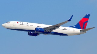 Самолет на Delta Air Lines извърши аварийно кацане на международното