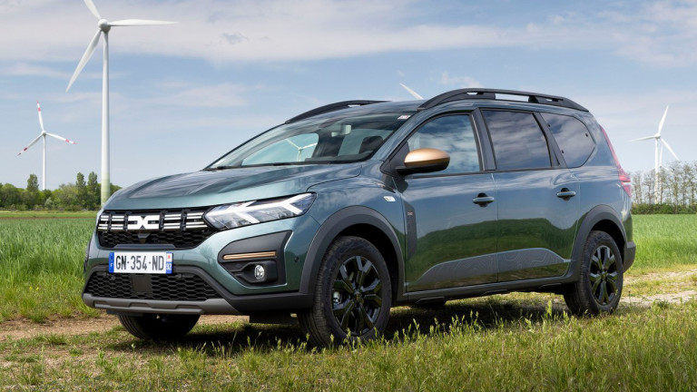 Dacia Jogger Extreme - бюджетно, хибридно комби за хора с хобита