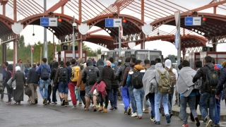 Германия е дала работа на 300 000 бежанци към май, а още 1,2 милион чакат да бъдат наети