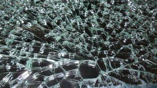 Вандали счупиха стъклото на колата на горски служители от РДГ