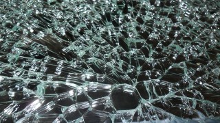 Гамени изпотрошиха четири коли и камион във Великотърновско