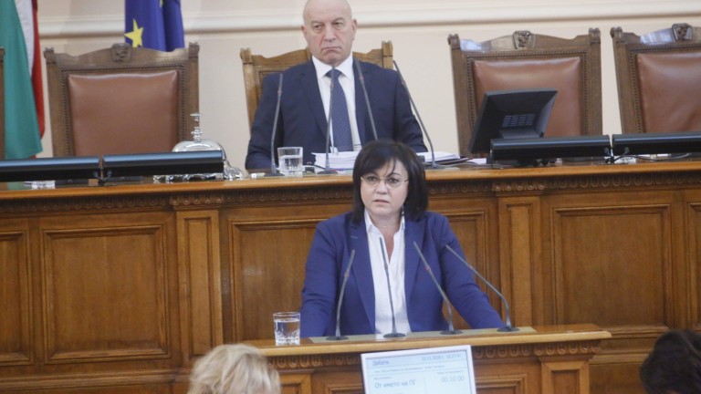 Лидерът на БСП Корнелия Нинова се оплака от полицейски тормоз.