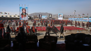 Трима загинали и 32 ранени при минометен обстрел на церемония в Кабул