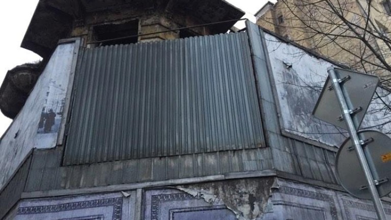 Покрив на сграда рухна на централна улица във Враца