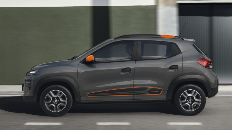 Задава се буря за Renault в Европа заради "износа" на производството на Dacia Spring в Китай