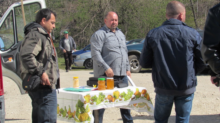 Пчелари от цялата страна излязоха на протест пред сградата на
