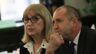 За обществените очаквания напомни Радев на юристите