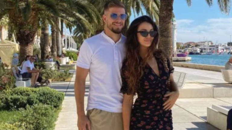Играч на Левски се жени, докато в първенството ври и кипи 