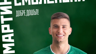 Един от основните футболисти на Ботев Враца Мартин Смоленски подписа