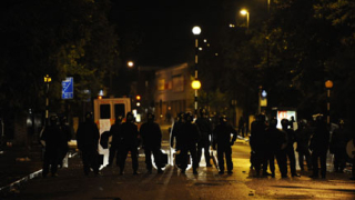 Британската полиция вади лазерни пушки срещу мародерите