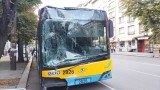 Трамвай и тролейсбус се сблъскаха в София