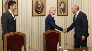 Президентът Румен Радев постави на кръстосан разпит ПП ДБ Голяма