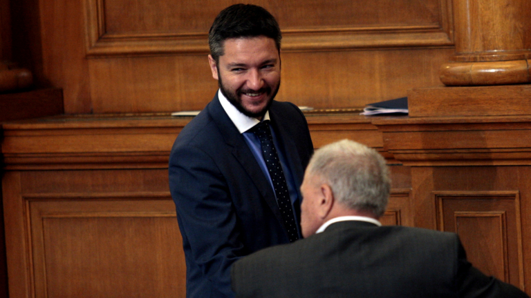 Разпусне ли се новата комисия, парламентът ще стане още по-смешен, убеден Вигенин