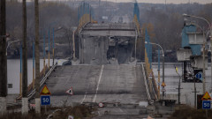 Русия бори недостига на приходи от петрол с купуване на чуждестранна валута и злато