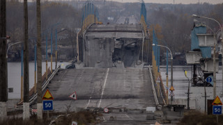 Русия бори недостига на приходи от петрол с купуване на чуждестранна валута и злато