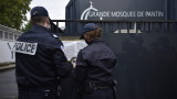  Франция затваря джамия в Париж поради обезглавяването на учителя 