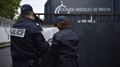 Франция затваря джамия в Париж заради обезглавяването на учителя