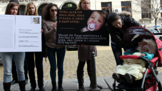 Българче, отнето от майка си, може да бъде осиновено от британци