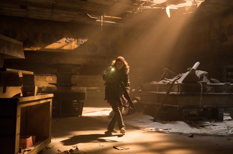 Бела Рамзи в кадър от втори сезон на "The Last of Us: Последните оцелели"
