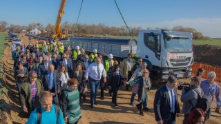 Всичко което касае образование наука и технология няма цена Това