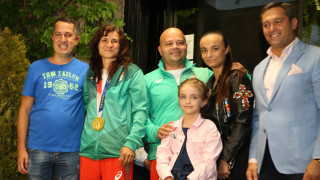 Олимпийската ни шампионка по бокс Стойка Кръстева се завърна на