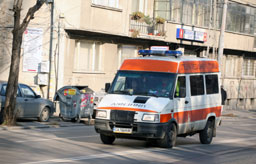 Варненски лекар загина, блъснат от кола пред входа на болницата си