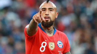 Артуро Видал защити Лионел Меси след като аржентинецът избухна срещу съдийството на