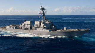 Китайските военни са отправили предупреждение към американски военен кораб който