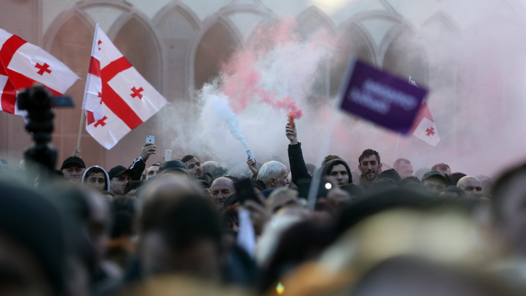 Няколко хиляди грузинци протестират срещу избирането на кандидата за президент,