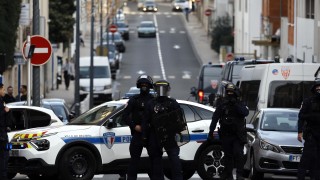 В Страсбург откриха оръжие до Коледен базар