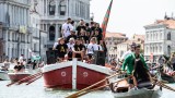  Венеция отпразнува влизането си в Серия 