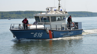 Гранична полиция и рибари издирват 70 годишен моряк паднал зад борда