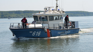 Гранична полиция и рибари издирват 70 годишен моряк паднал зад борда