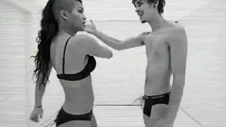 Cassie се съблече за Calvin Klein (видео)