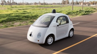 Безпилотната кола на Google излиза на обществените пътища (видео)