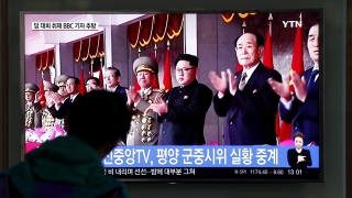 Пищен парад за края на конгреса в Северна Корея 