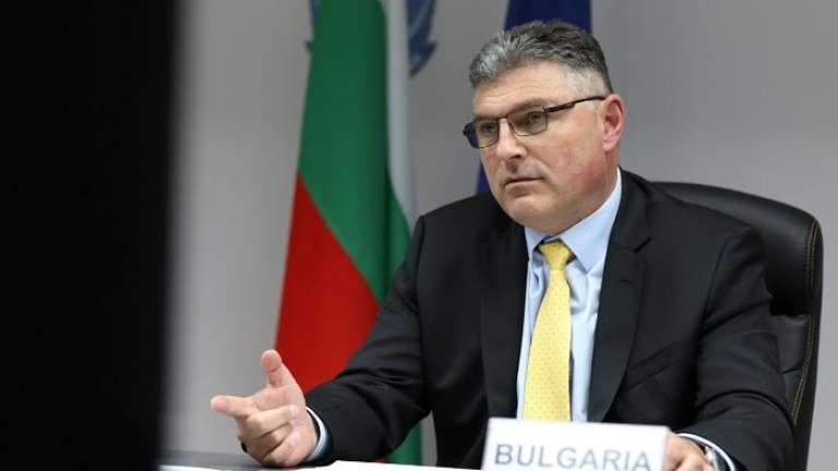 Министерството на отбраната сключвало договори за обществени поръчки за 8 ч.