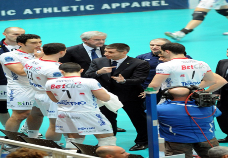 Истерия за билети в Тренто, ангажираха хокейна зала