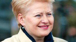 СНИМКА: Литовският президент пътува с нискотарифната Wizz Air